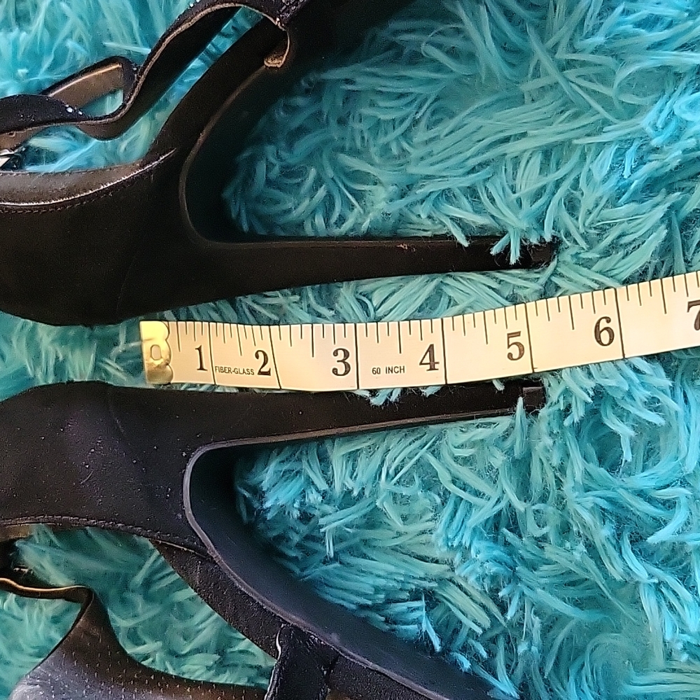 G by Guess Black Studded Stilettos Size 9.5 - Picture 8 of 8